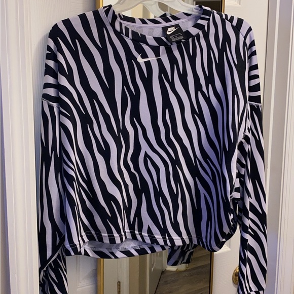 Womens NIKE Sweatshirt - Picture 3 of 5